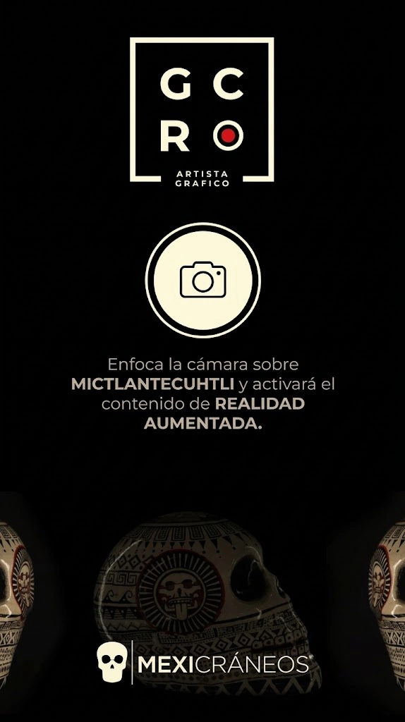 Pantalla de inicio de la app con el botón de cámara y la instrucción de enfocar a Mictlantecuhtli